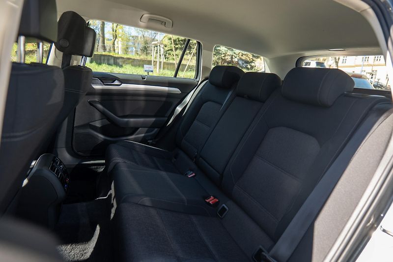 Volkswagen Passat 1.4 TSI 110 kW DSG Kamera Tažn - fotka 13 z 35