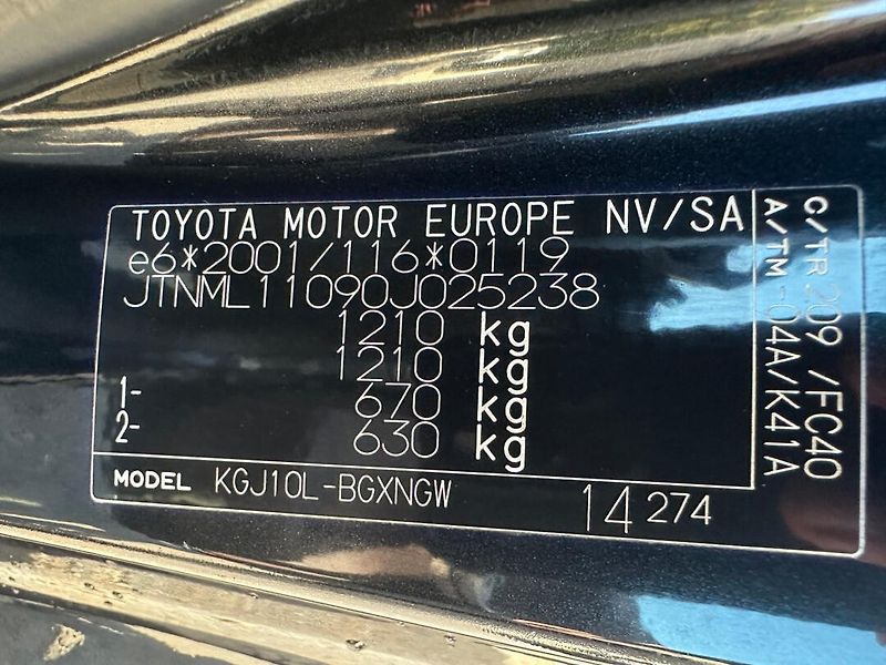 Toyota iQ (2010) 1,0 50Kw  Automat - fotka 14 z 18