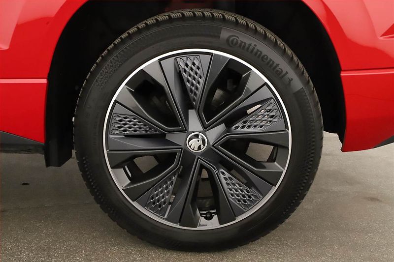 Škoda Karoq (2023) Sportline 1.5 TSI - fotka 12 z 15