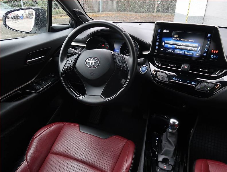 Toyota C-HR (2019) Selection 1.8 Hybrid - fotka 7 z 21