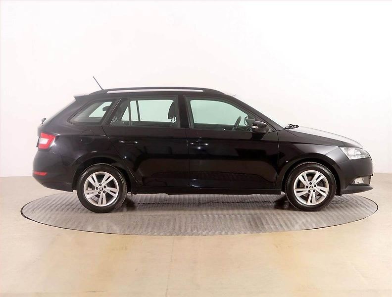 Škoda Fabia (2022) Ambition 1.0 TSI - fotka 6 z 13