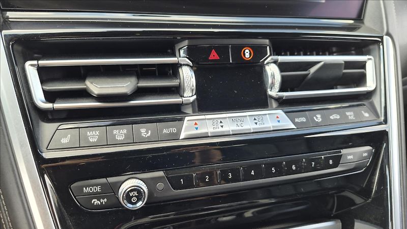 BMW Řada 8 4,4 V8 390 Kw M850i xDrive DPH - fotka 20 z 28