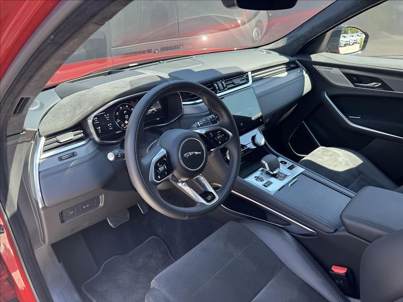 Jaguar F-Pace 5,0 SVR P575 AT AWD MY25.5 ČR - fotka 9 z 39