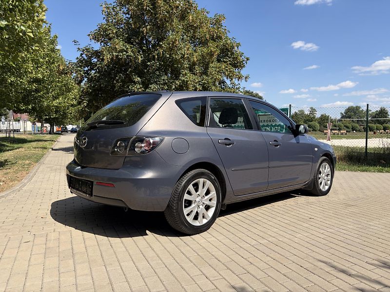 Mazda 3 2.0 Sport Active - fotka 10 z 31