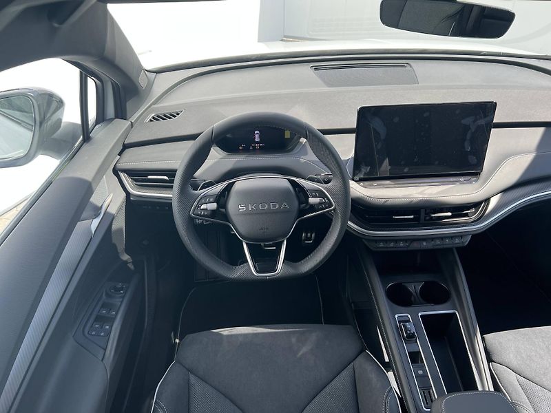 Škoda Elroq (2025) Sportline 60 63 kWh - fotka 4 z 6