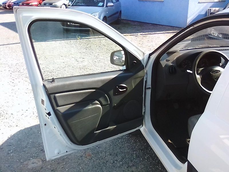 Dacia Logan (2011) Express 1.6i / 62 KW, závěs - fotka 14 z 39