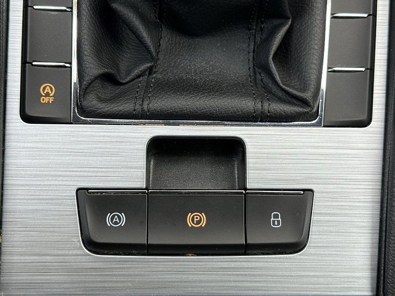 Škoda Superb (2022) 2.0 TDI Ambition - fotka 24 z 32