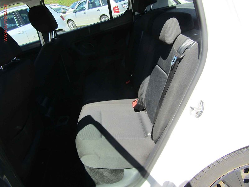 Škoda Fabia (2013) 1.6 TDi, ČR, AC, tempo, park - fotka 10 z 14