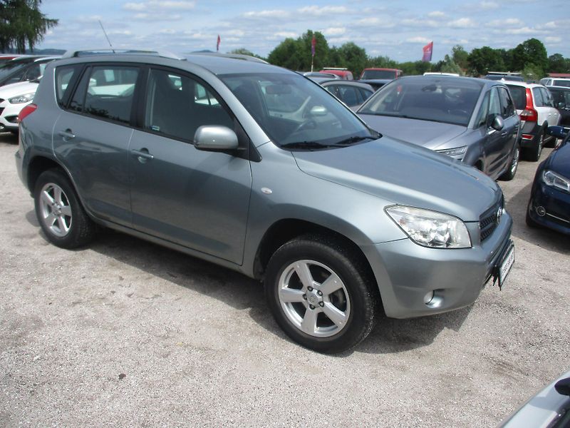 Toyota RAV4 (2006) 2,0 VVTi - fotka 2 z 12