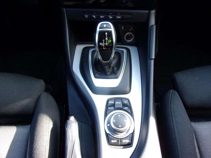 BMW X1 (2015) xDRIVE18d 105kW 1.MAJITELKA ČR - fotka 14 z 23