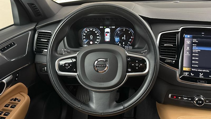 Volvo XC90 2.0 B5 AUT AWD Inscription - fotka 9 z 32