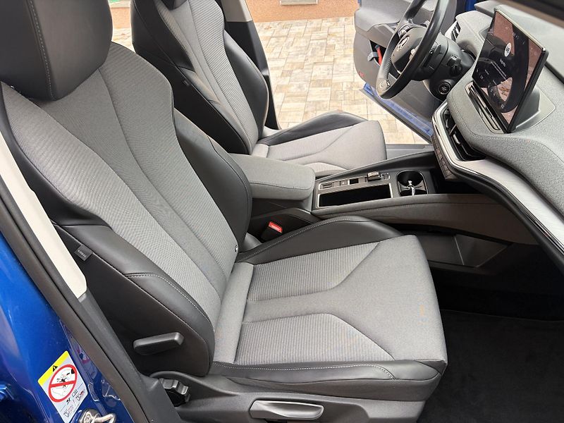 Škoda Enyaq (2021) 60, tazne, Race Blue - fotka 13 z 14