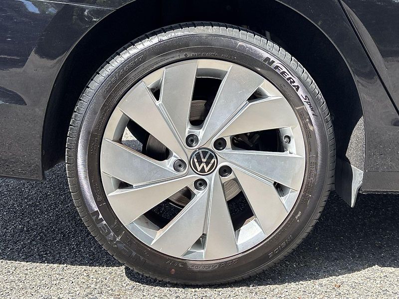 Volkswagen Golf (2022) Variant 1.5 TSI Style - fotka 25 z 27