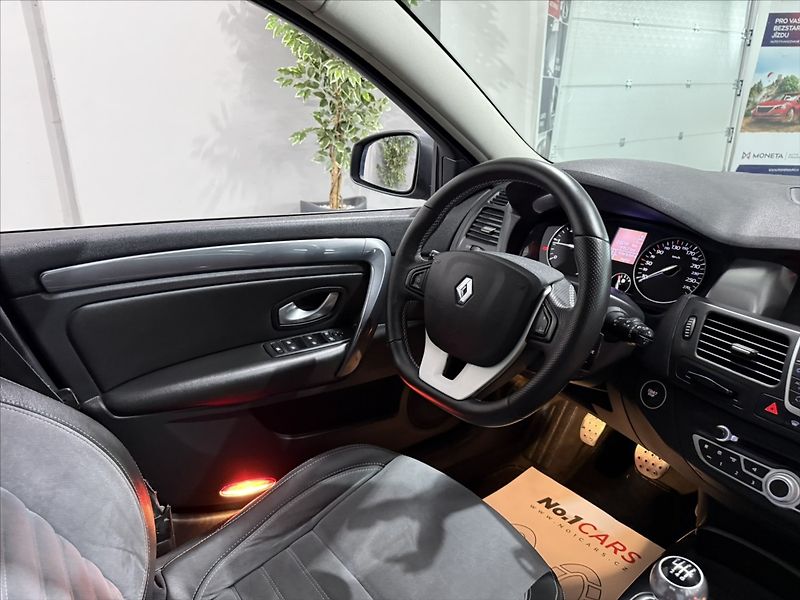 Renault Laguna 2,0   DCi GT 4CONTROL BI-XEN - fotka 21 z 42