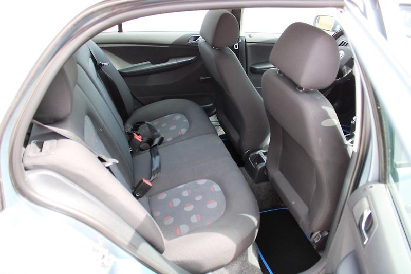 Škoda Fabia (2003) 1,4i 16V KLIMA EL.OKNA ASR PC - fotka 12 z 16