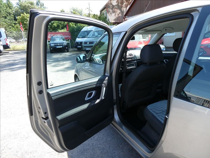 Škoda Roomster 1,4 i 16V závěs, serviska - fotka 20 z 49