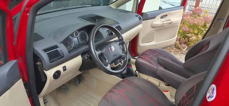 Seat Alhambra (2009) - fotka 7 z 24