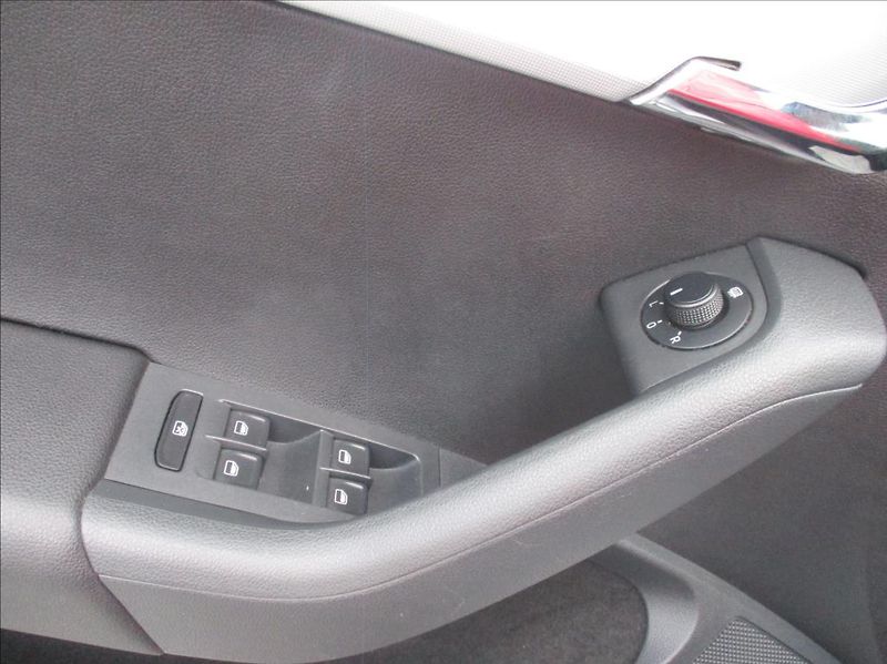 Škoda Octavia 2,0 TDI, serviska, digi klima, - fotka 29 z 49