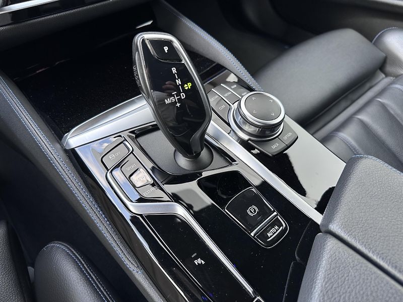 BMW Řada 5 540i xDrive M-Sport Touring - fotka 18 z 28