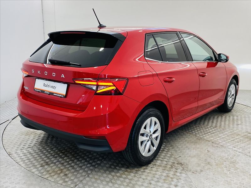 Škoda Fabia 1,0 TSI 85kW Top Selection - fotka 2 z 24