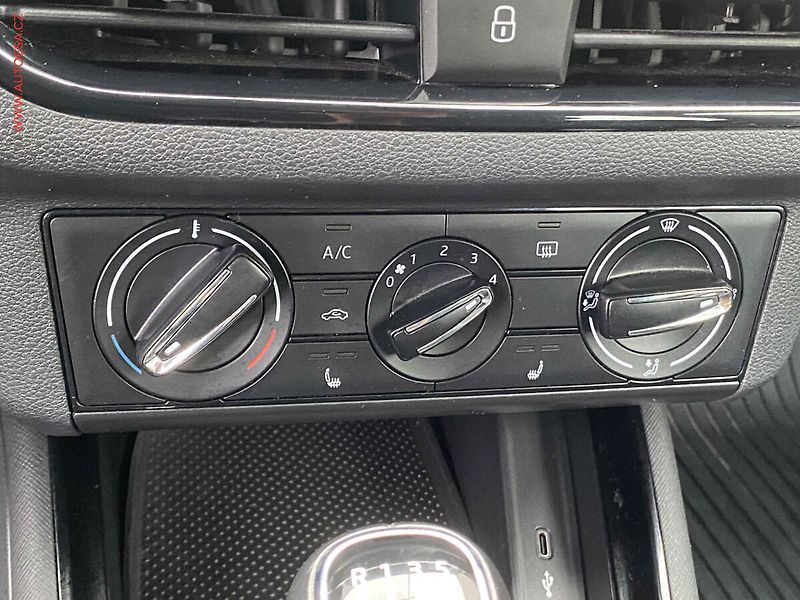 Škoda Kamiq (2020) 1.0 TSi, 1.maj,ČR, Ambition - fotka 14 z 17