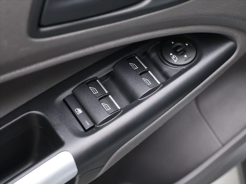 Ford Tourneo Connect 1,5 TDCI CZ Aut.klima L2 DPH - fotka 15 z 31