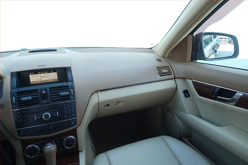 Mercedes-Benz Třídy C (2008) C 320 CDI 4MATIC, 4X4 - fotka 8 z 19