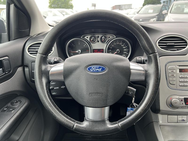 Ford Focus 1.6TDCi 66KW ČR TAŽNÉ KLIMA - fotka 20 z 39