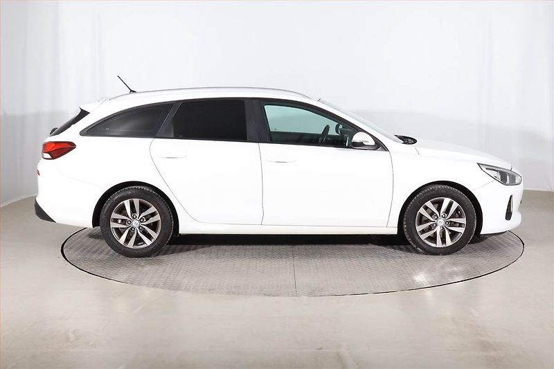 Hyundai i30 (2018) 1.6 CRDi, Serv.kniha, Tempomat - fotka 6 z 18