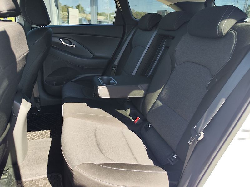 Hyundai i30 1.5 T-GDI/117kW Smart - fotka 11 z 34