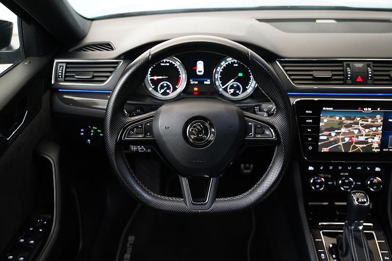 Škoda Superb - fotka 18 z 28
