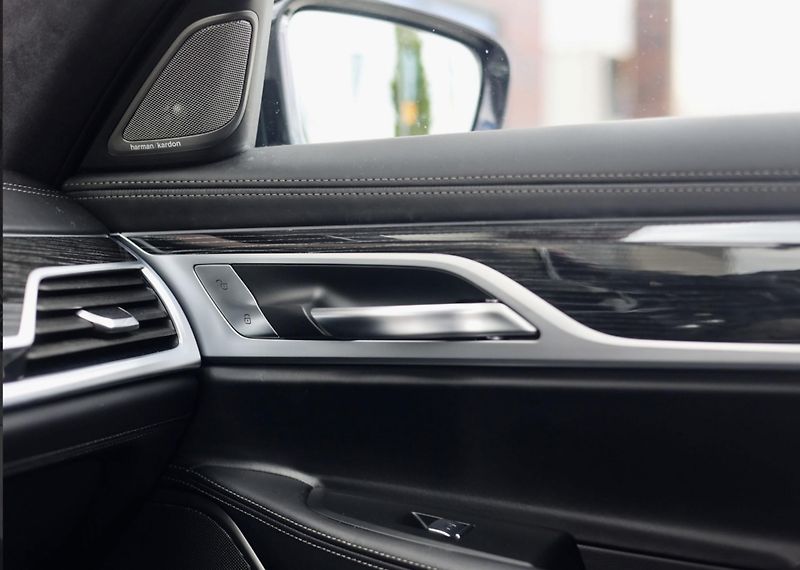 BMW Řada 7 (2019) M760Li xDrive - fotka 40 z 47