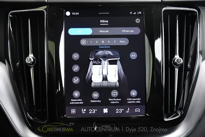 Volvo XC60 B4 AWD mHEV - fotka 32 z 44