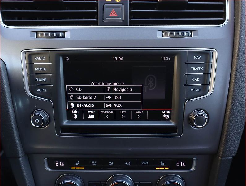 Volkswagen Golf (2015) 1.6 TDI, Navi, Xenony - fotka 16 z 20