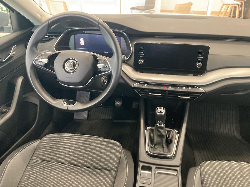 Škoda Octavia COMBI 2.0 TDI AMBITION - fotka 11 z 31