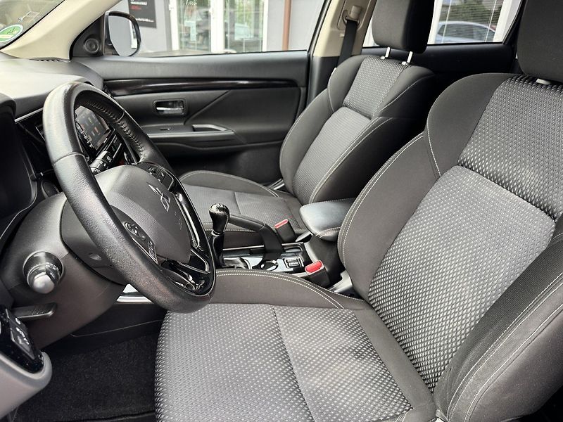 Mitsubishi Outlander (2019) 2.0i Mivec Navi Kamera - fotka 27 z 50