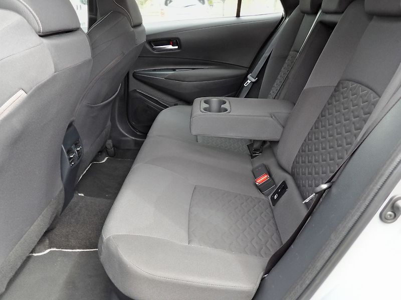 Toyota Corolla 1.8Hybrid Business Navi Kamera - fotka 22 z 28
