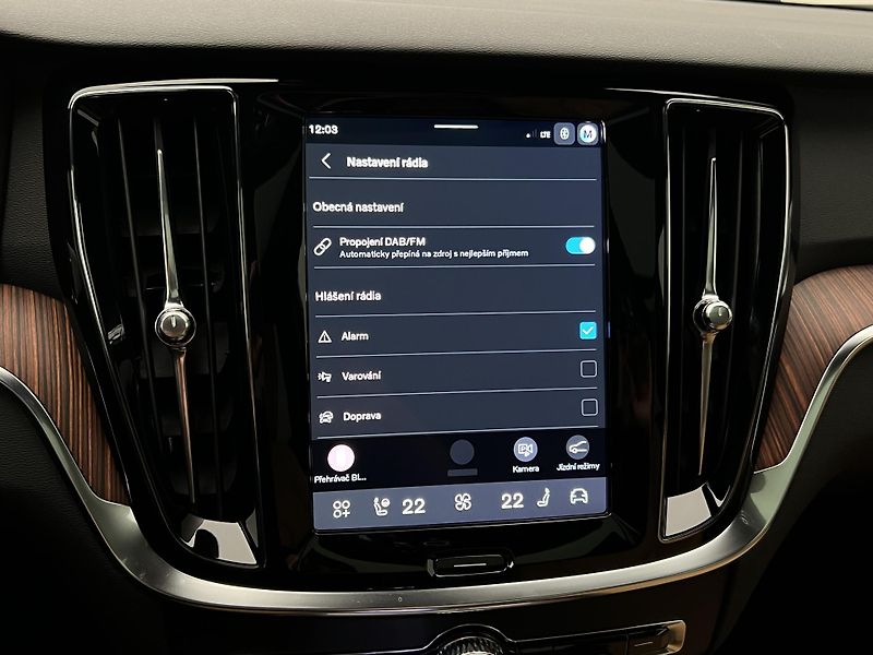 Volvo V60 (2026) B4 PLUS DARK AUT - fotka 38 z 47