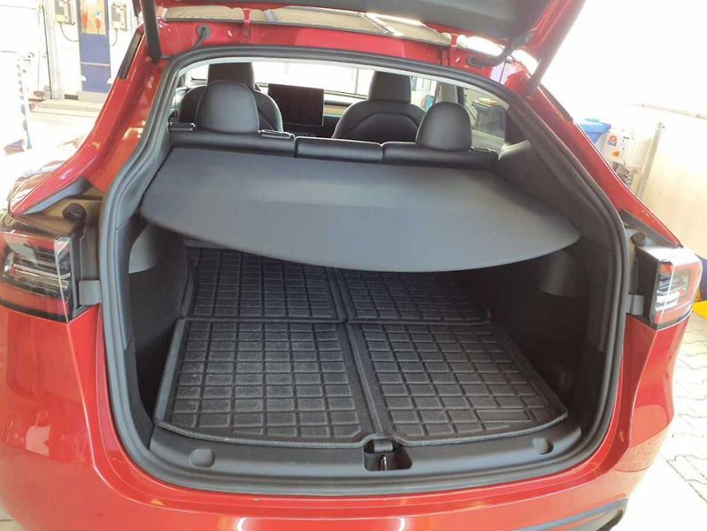 Tesla Model Y (2023) RWD, LFP baterie, Tažné - fotka 9 z 9
