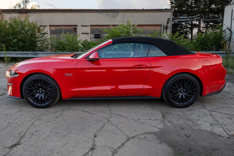 Ford Mustang (2018) Ford Mustang GT Premium Cabrio - fotka 4 z 22