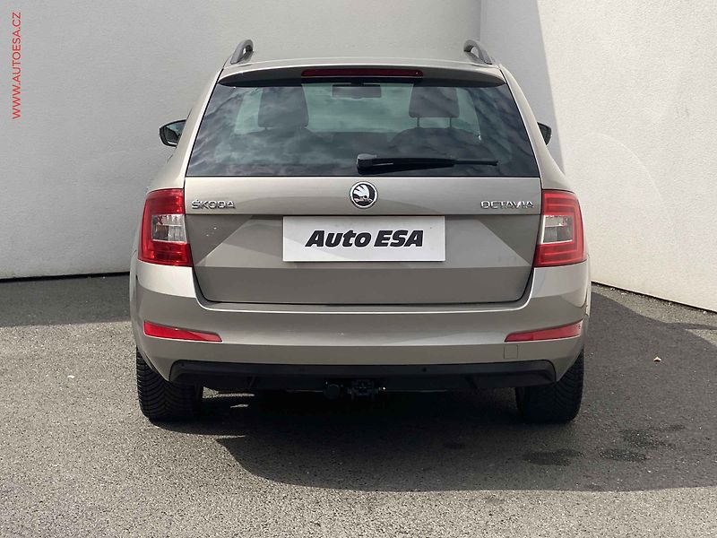 Škoda Octavia (2013) 2.0 TDi, Elegance - fotka 5 z 17