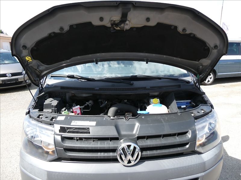 Volkswagen Transporter 2,0 TDi BUS 9.míst,klima,webas - fotka 31 z 46