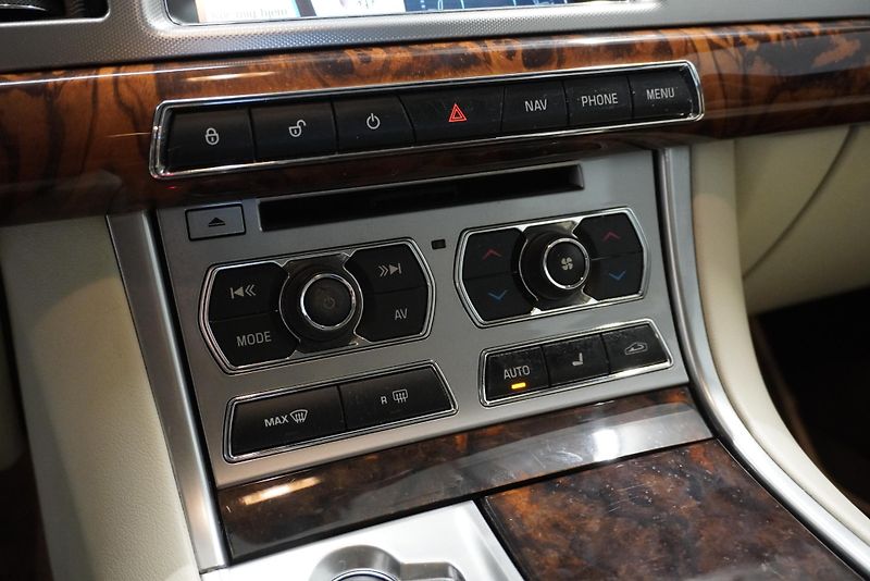 Jaguar XF 3.0D 202kW S-PORTFOLIO - fotka 16 z 34
