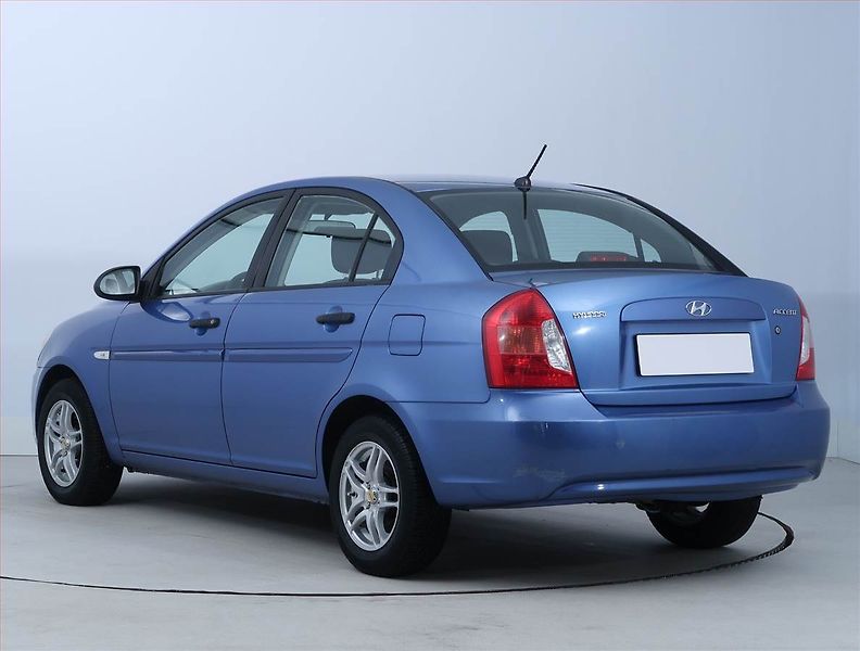 Hyundai Accent (2011) 1.4i, nová STK, dobrý stav - fotka 4 z 14