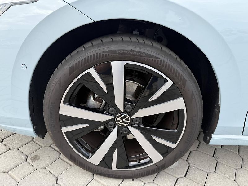 Volkswagen Golf (2026) People 6G 1,5TSI - fotka 10 z 24