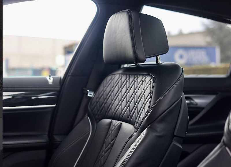 BMW Řada 7 (2019) M760Li xDrive - fotka 19 z 47