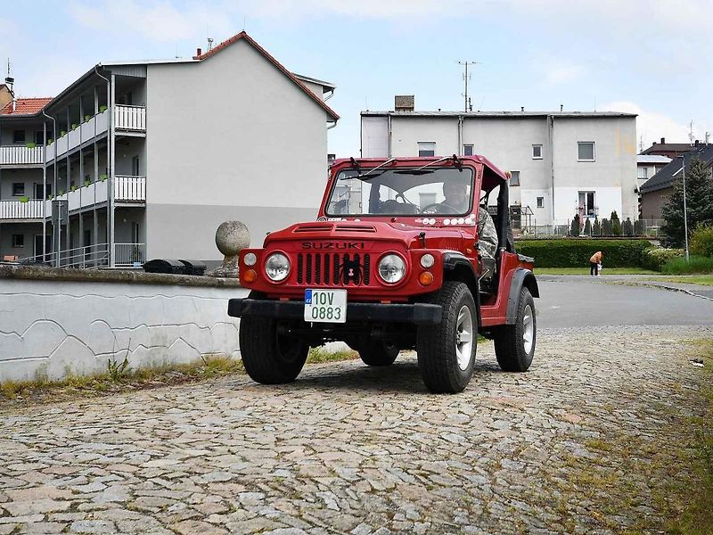 Historická vozidla a motorky projely v sobotu Českým lesem v rámci vyjížďky zvané Po pašeráckých stezkách.