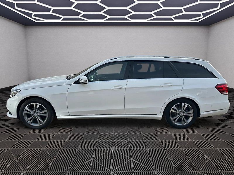 Mercedes-Benz Třídy E (2016) 220Cdi Avantgarde 9G-Tronic - fotka 4 z 25
