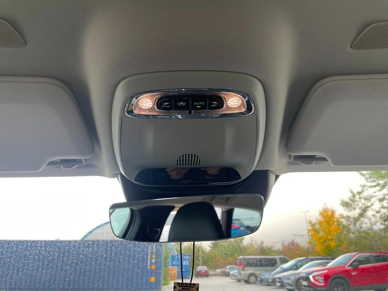 Volvo V90 (2018) D4, 140kW, Momentum - fotka 26 z 28