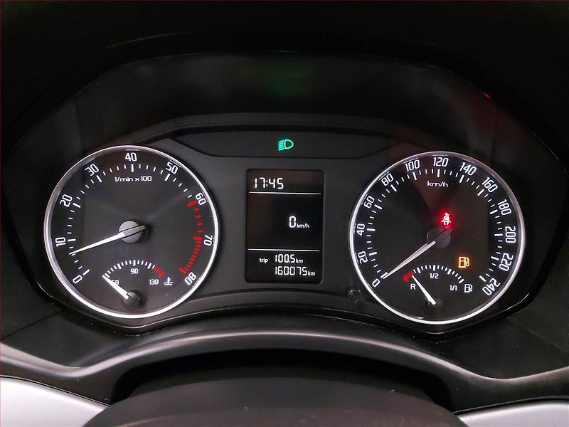 Škoda Octavia (2010) Ambiente 1.2 TSI - fotka 11 z 16